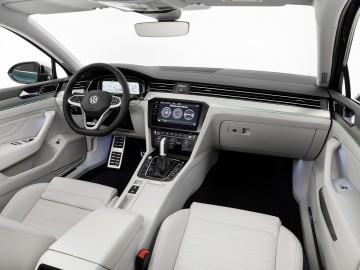 Odświeżony VW Passat z polskimi cenami